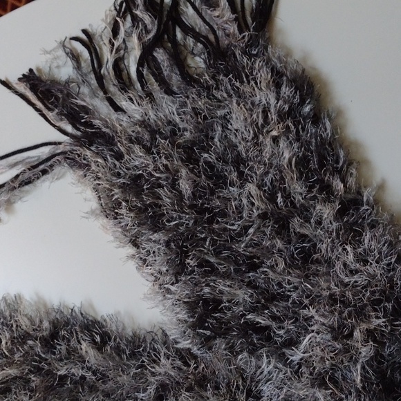 Winter Scarf and Hat Bundle of Three One Size - Picture 7 of 7